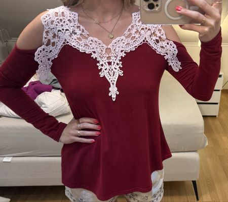 Damen Langarmshirt bordeaux mit Spitzenbesatz - Grösse: M