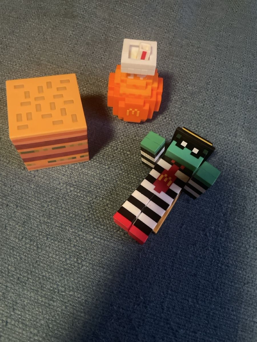 Mc Donald's Statuette: Mc Donalds Minecraft Figuren – Nuovo (secondo la descrizione) da Lenk im Simmental venduto da banane50626