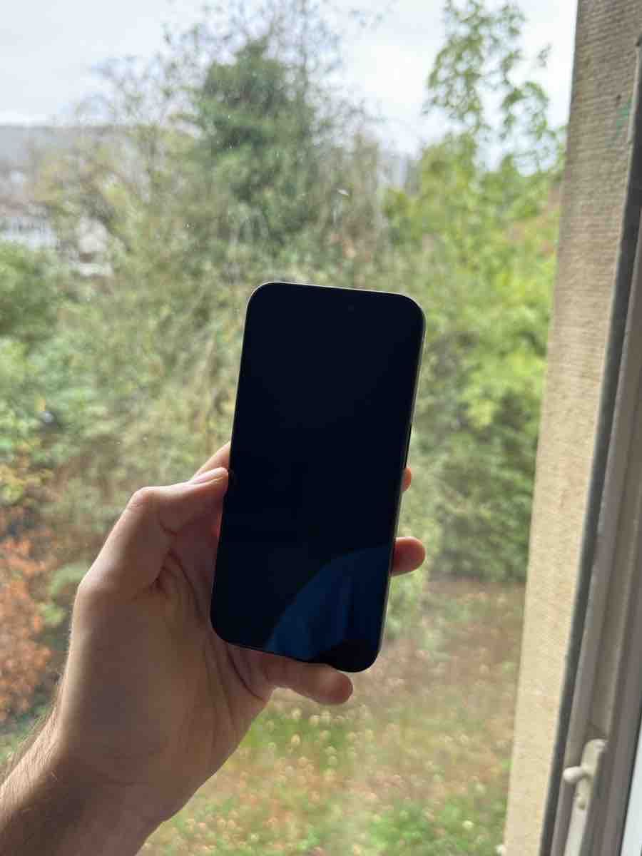 Apple Handys / Smartphones: Apple iPhone 15 Pro Black Neu – Neu (gemäss Beschreibung) aus Riehen von lor_d5w8 1
