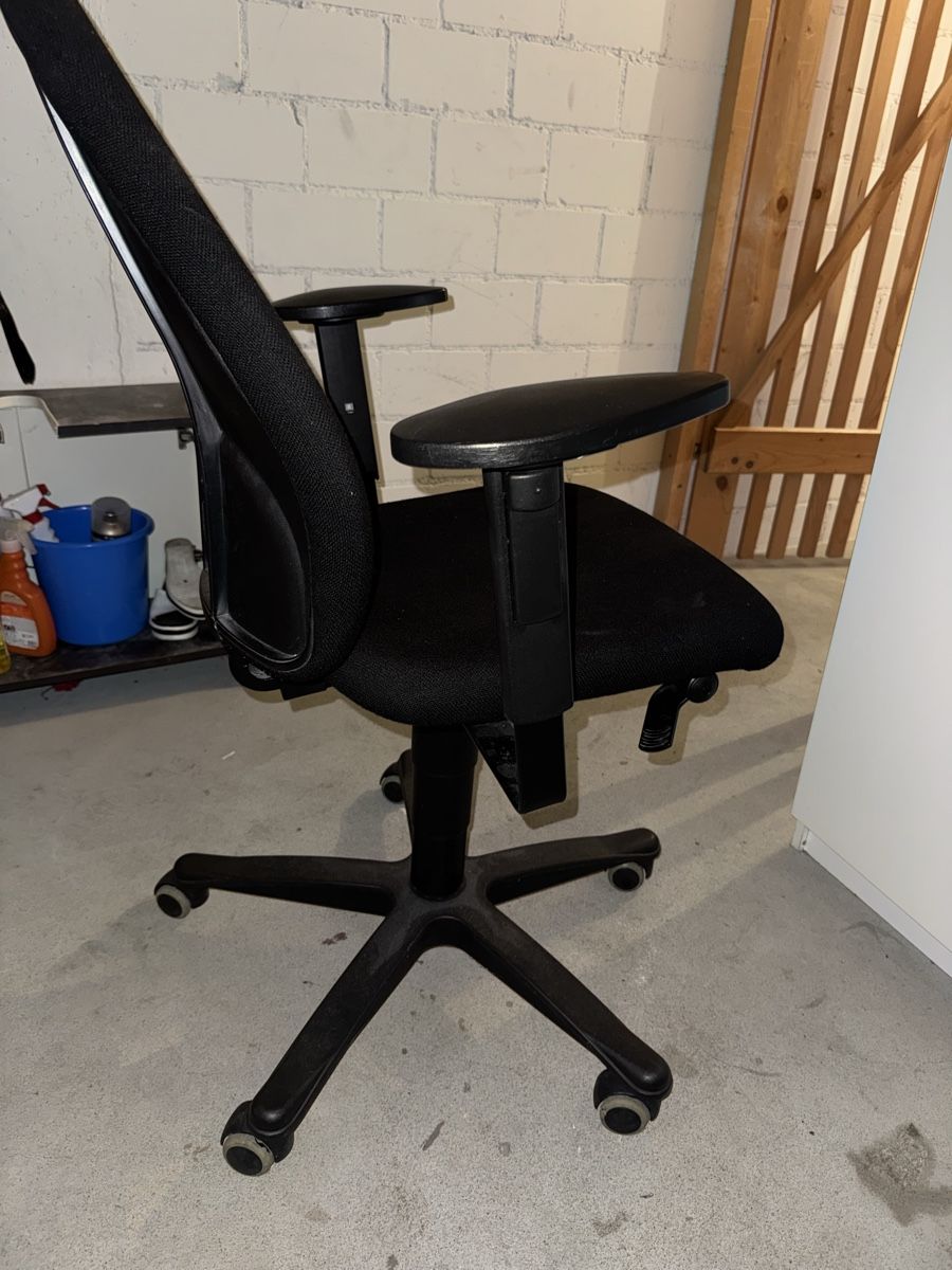 Sedie: Büro Stuhl – Difettoso da Bassersdorf venduto da jas_dj7r 1