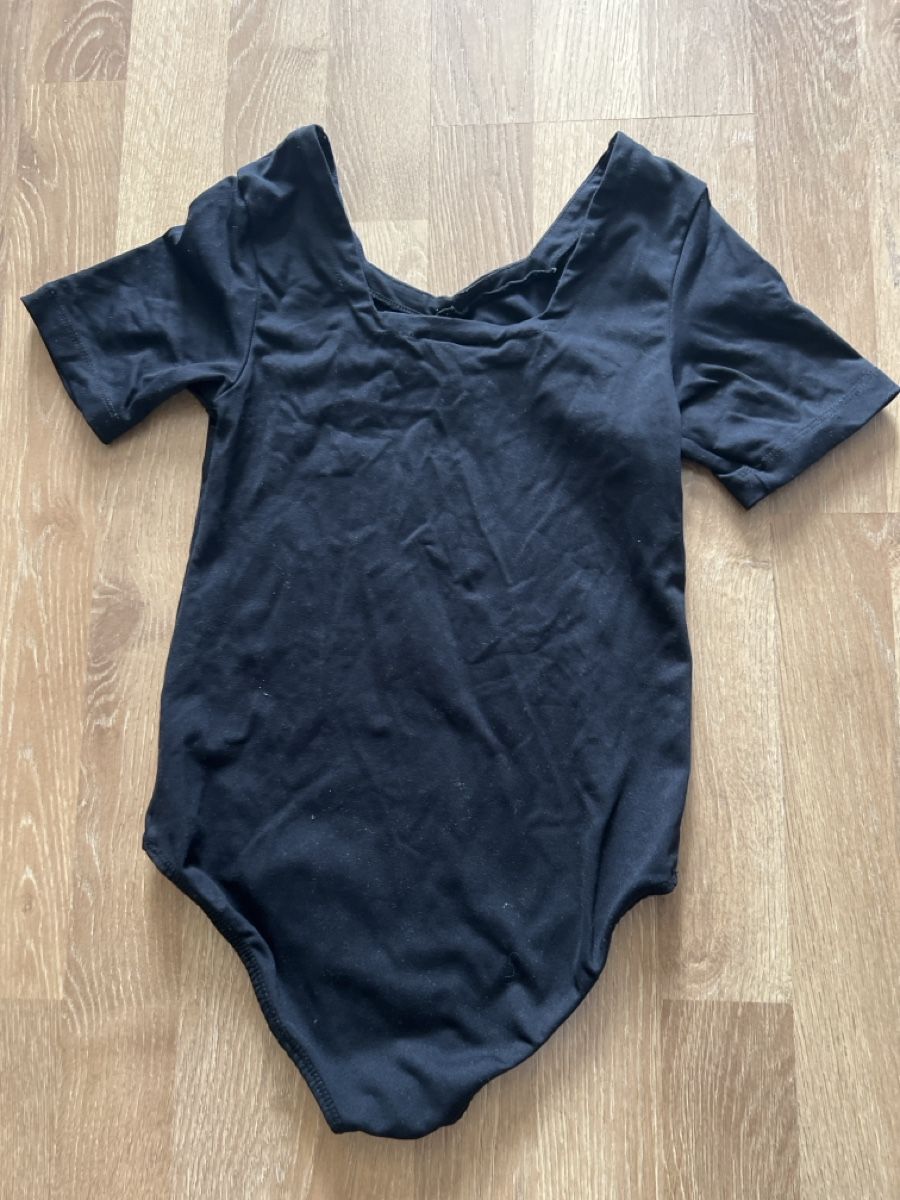 Scarpe, pantaloni & magliette da ginnastica: Body schwarz Grösse 146/152 – Usato da Zuchwil venduto da Commander0 1