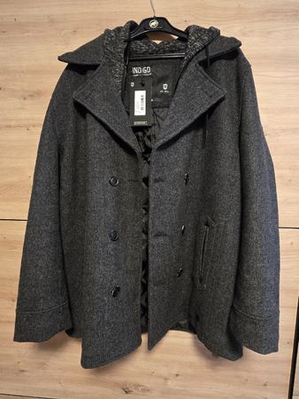 Neuer schöner Wintermantel