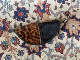 Kleine Tasche als Anhänger aus Leder 