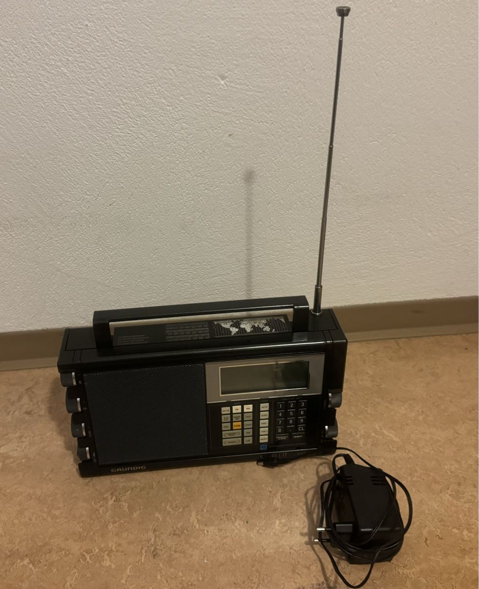 Grundig Radio: Grundig Satellit 500 Weltempfänger – Usato da Trimbach venduto da SABO-61 3