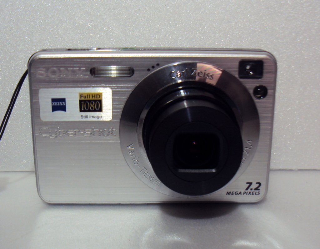Sony Fotocamera: Sony Cyber-Shot DSC-W-110 Kompaktkamera – Usato da Dottikon venduto da Floppidogg77