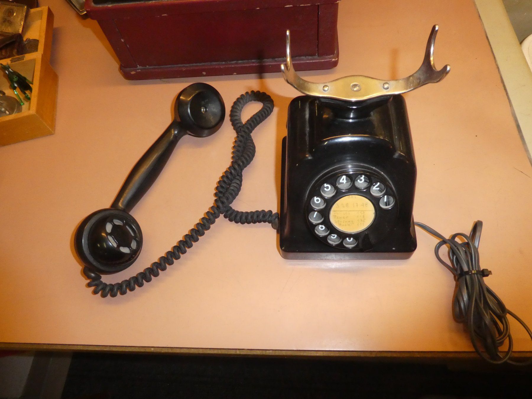 Telefone: Altes Telefon Bakelit Drehscheibe mit Nummern – Gebraucht aus Chur von Diversico2010 1
