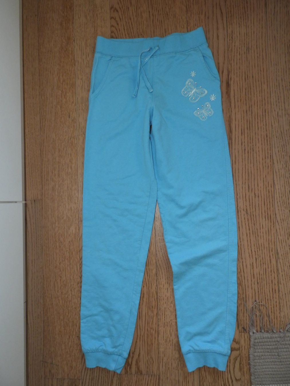 Pantaloni: Coole Mädchen Jogginghose, Gr. 134 – Usato da Hergiswil NW venduto da Noema2006