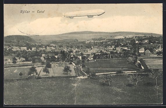 Cartoline postali: Asslar, Totalansicht mit Zeppelin über  – Usato da Berlin venduto da bartko-reher