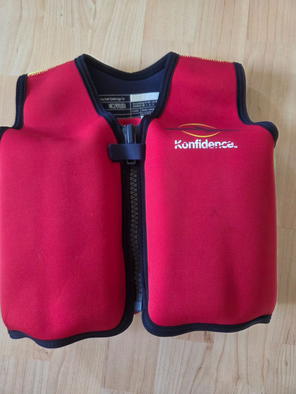 Giubbotti di salvataggio: Schwimmwesten Confidence Kinder – Usato da Brienz BE venduto da Bopp77