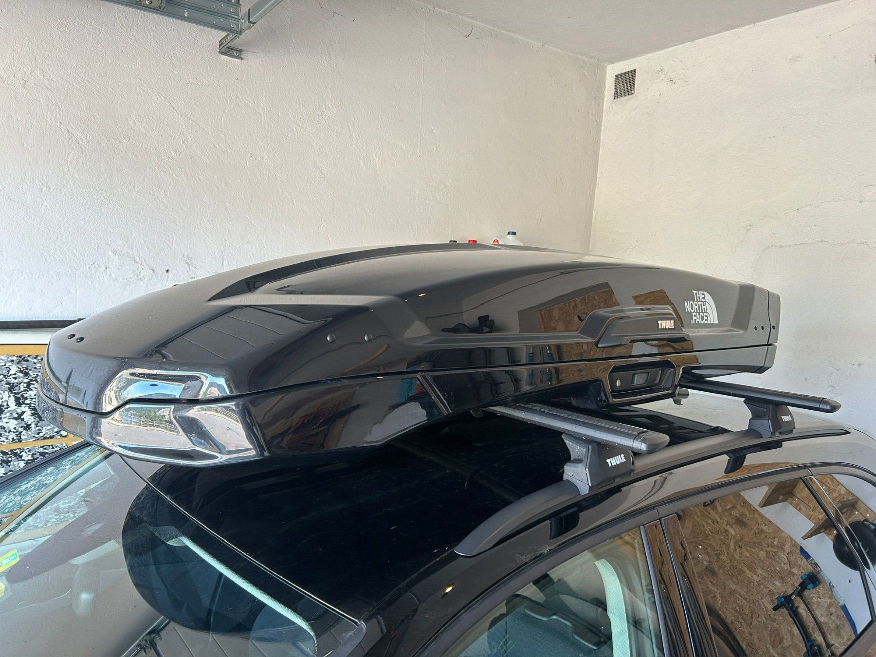 Thule Box da tetto: Thule Vector M Black Metallic Roof Box – Usato da Zug venduto da mck_vc2c