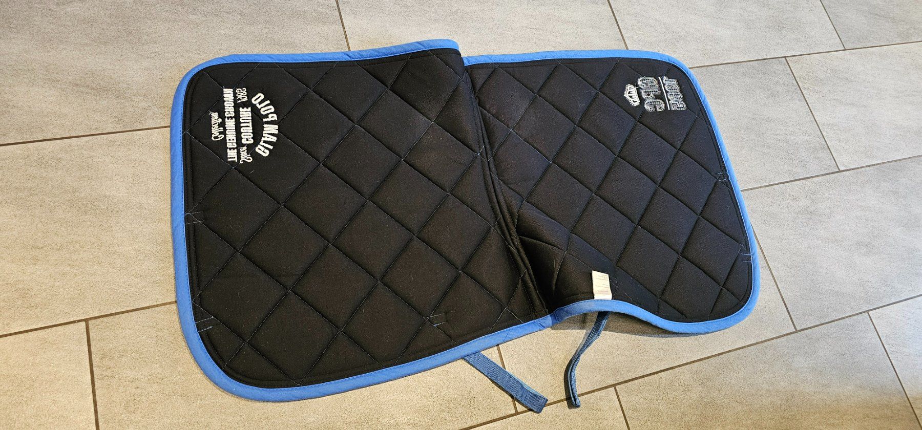 Eskadron Coperte: Diverse Schabracken in verschiedenen Farben – Usato da Herznach venduto da tel_c9y5 2