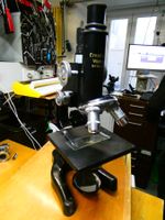 Microscope Ernst Leitz Wetzlar, Vintage avec boite en bois.