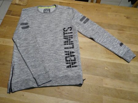 Neu: Pullover Gr. 182
