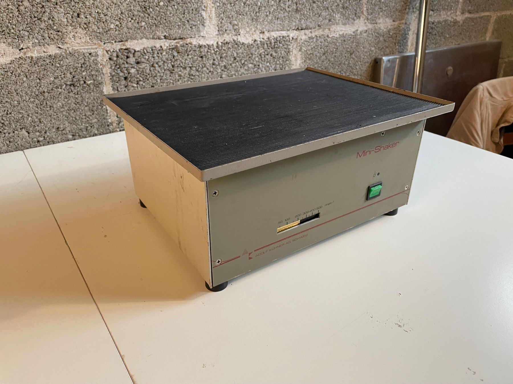 Tutte le macchine: Adolf Kühner Mini Shaker / Plateau oscillant – Usato da Les Acacias venduto da Lynncia