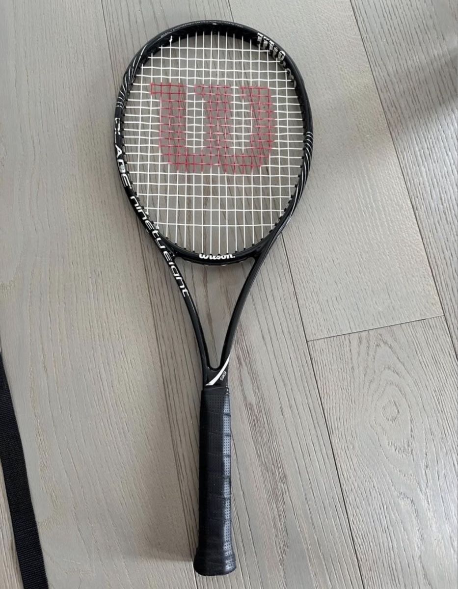 Wilson Racchette: Wilson Tennis Racket with Cover – Usato da Luins venduto da vvs_7kqr
