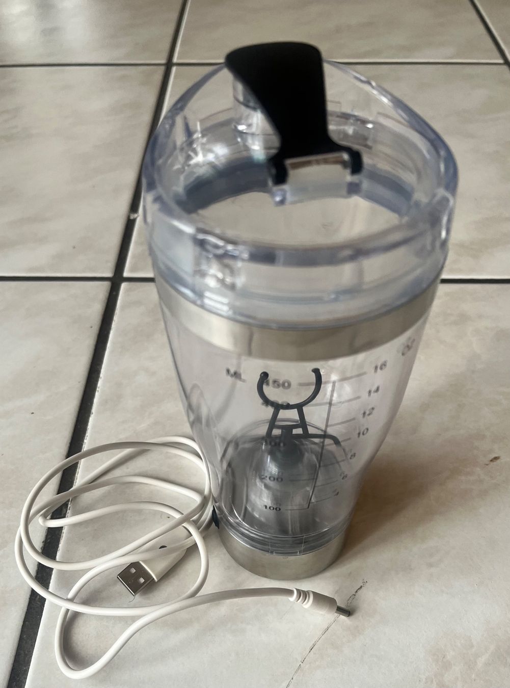 Elettrodomestici da cucina: Elektrischer Shaker USB Ladefunktion guter Zustand – Usato da Uffikon venduto da san123day 1