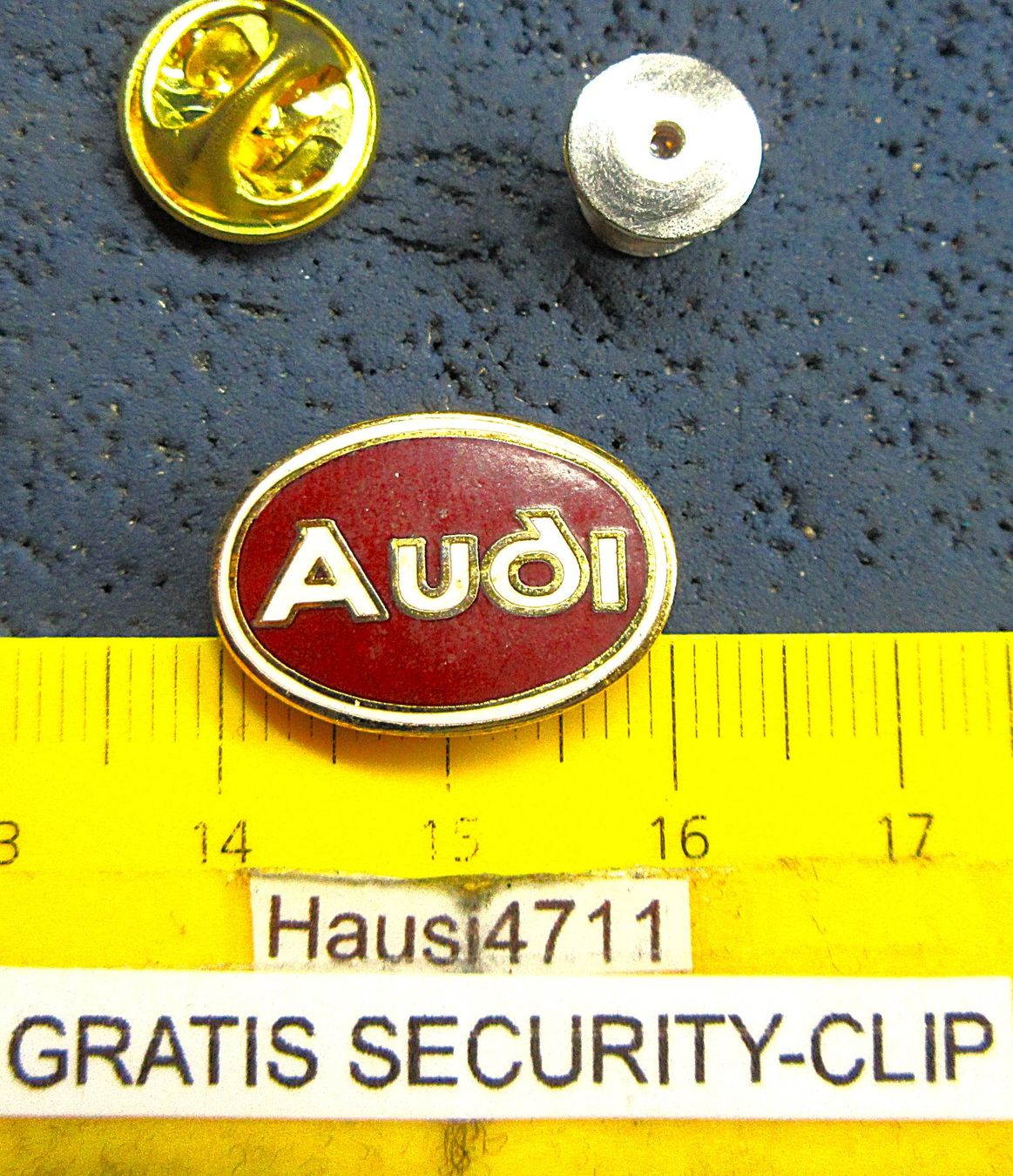 Audi Plaketten & Abzeichen: AUDI AUTO LOGO ENAMEL PIN MIT SECURITY-CLIP – Gebraucht aus Ettingen von Hausi4711