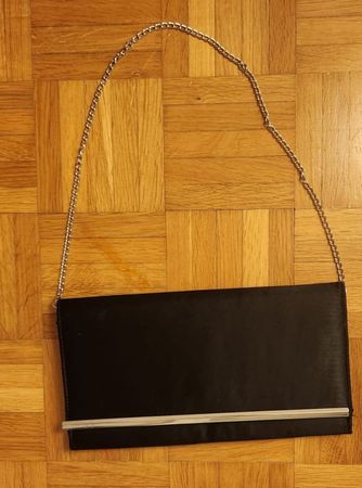 Elegante Abendtasche schwarz mit silberner Kette