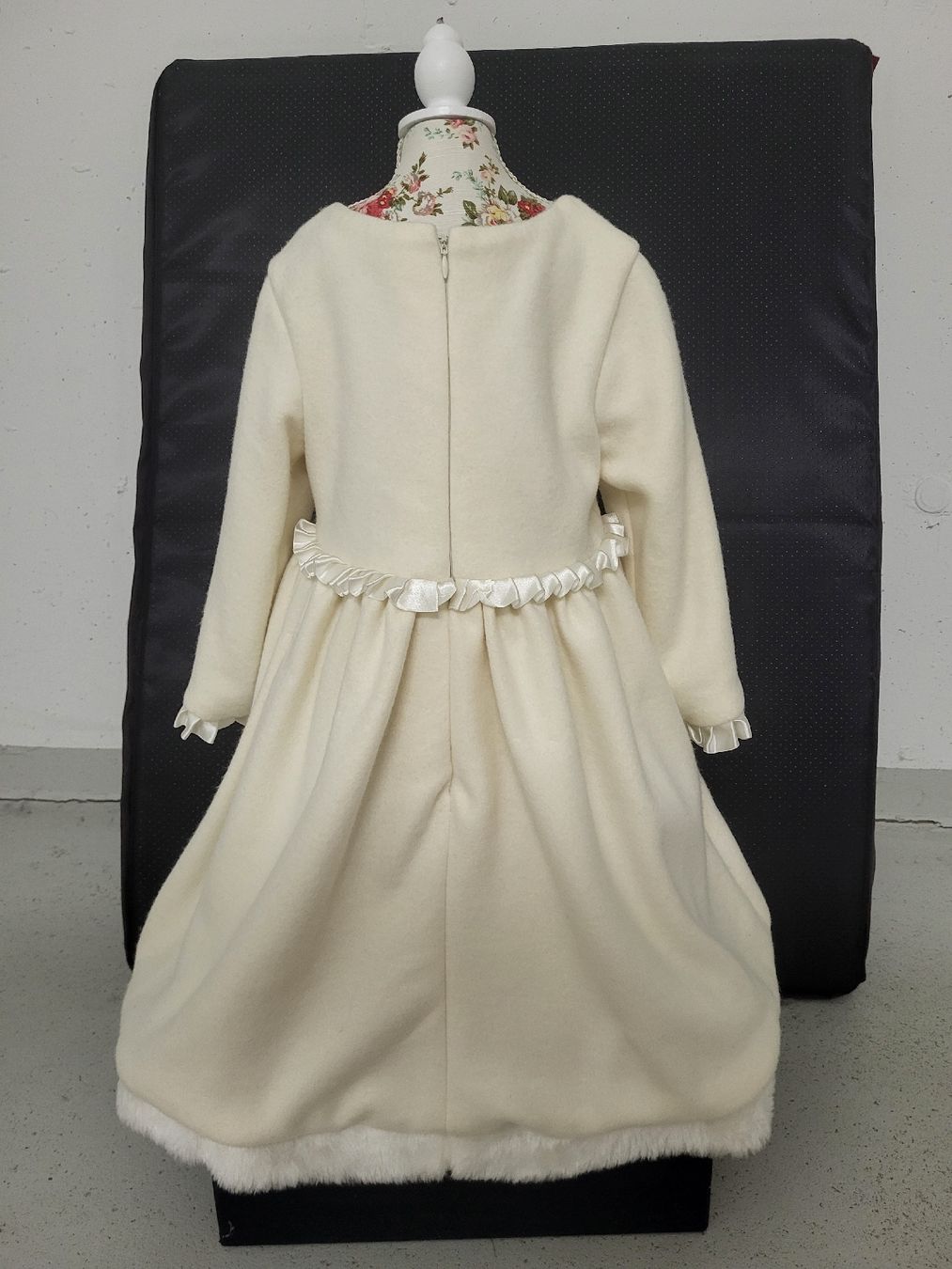 Vestiti & Gonne: Creme Winterkleid Kind – Nuovo (secondo la descrizione) da Volketswil venduto da Pickles 1