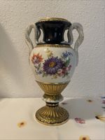 Antike Vase mit Schlange aus Meissen Porzellan