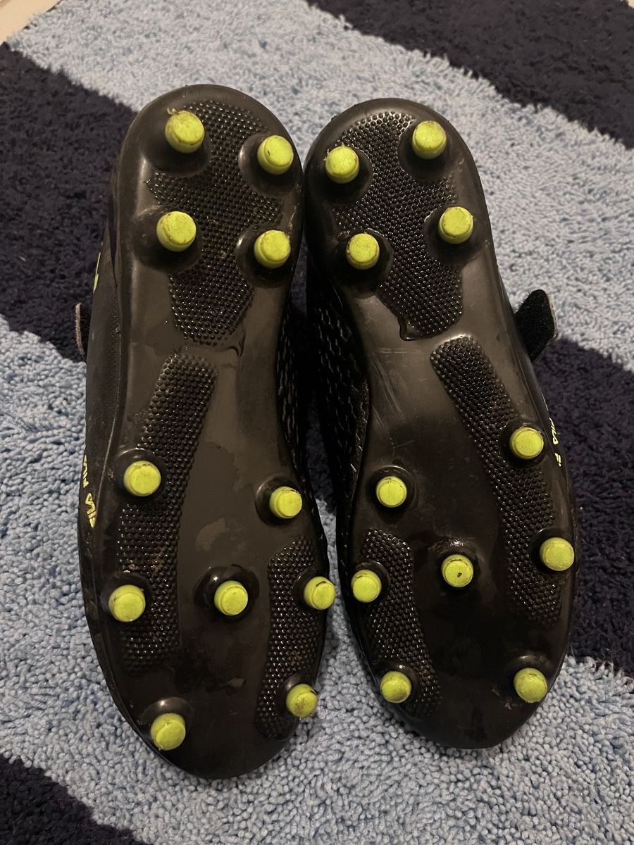 Fila Schuhe für Jungen: Fussball Schuhe (Cleats) Grösse 33 – Gebraucht aus Uster von dod_h6nw 1