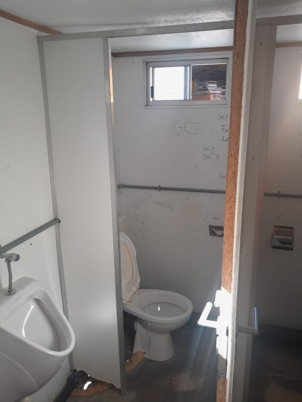 Contenitori edile: WC Container 2.20 x 3.00m – Usato da Regensdorf venduto da MAGZH 5