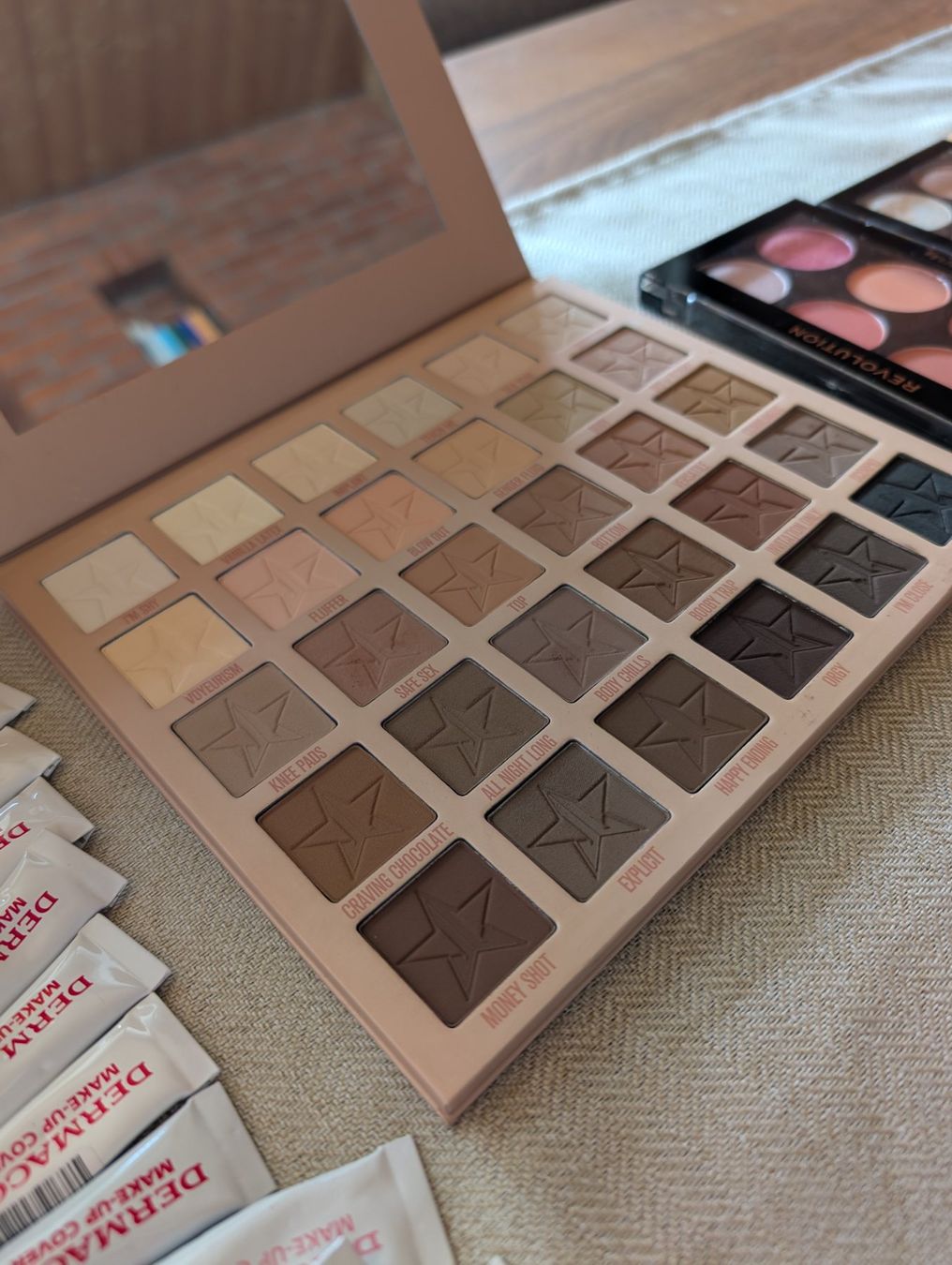 Make-up: Jeffree Lidschatten Palette & Make-up Paket Set – Gebraucht aus Thun von and_j2bq