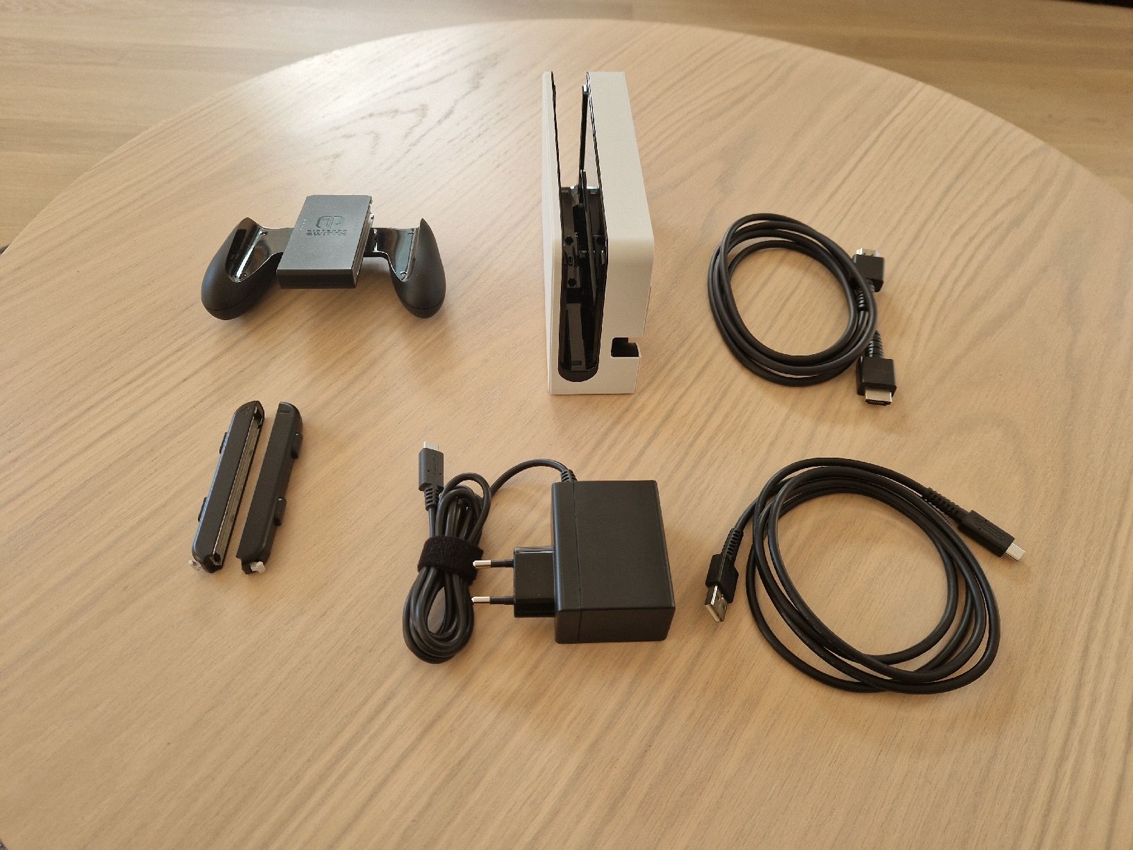 Nintendo Console: Nintendo Switch OLED Bundle + 18 Spiele + Pro Controller – Usato da Tamins venduto da Riccu_2 5