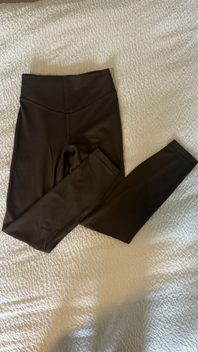 Lululemon Leggings: Braune Lululemon leggings – Nuovo (secondo la descrizione) da Kloten venduto da S_m00