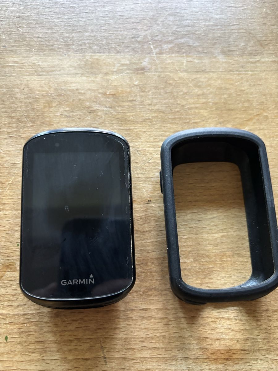 Garmin Ordinateurs & app. de mesure: Garmin Edge 830 inkl. Schutzhülle – D'occasion à Oberglatt ZH par Bensch_8154
