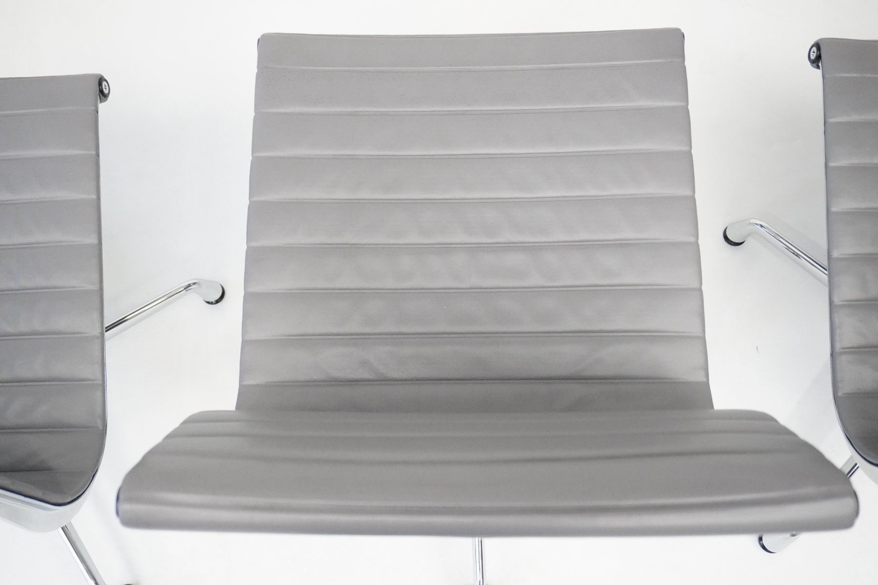 Vitra Sedie: Original Vitra Eames Alu Chair EA106 Leder Designklassiker – Usato da Bad Zurzach venduto da QLASSIQ 4