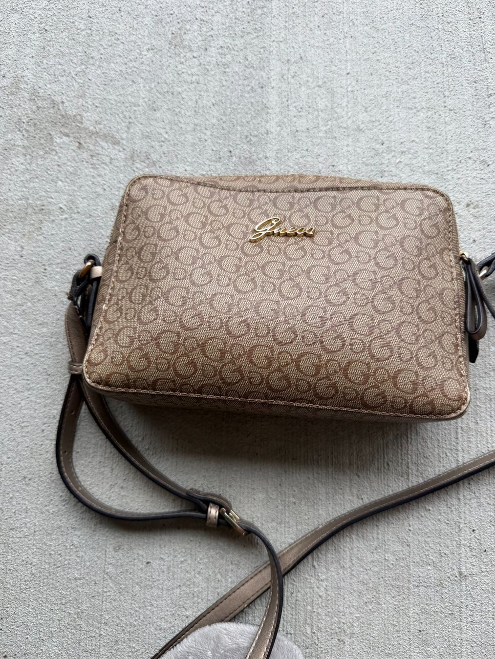 Guess Borse da donna: Guess Handtasche, beige/gold – Usato da Riehen venduto da edu_92w7