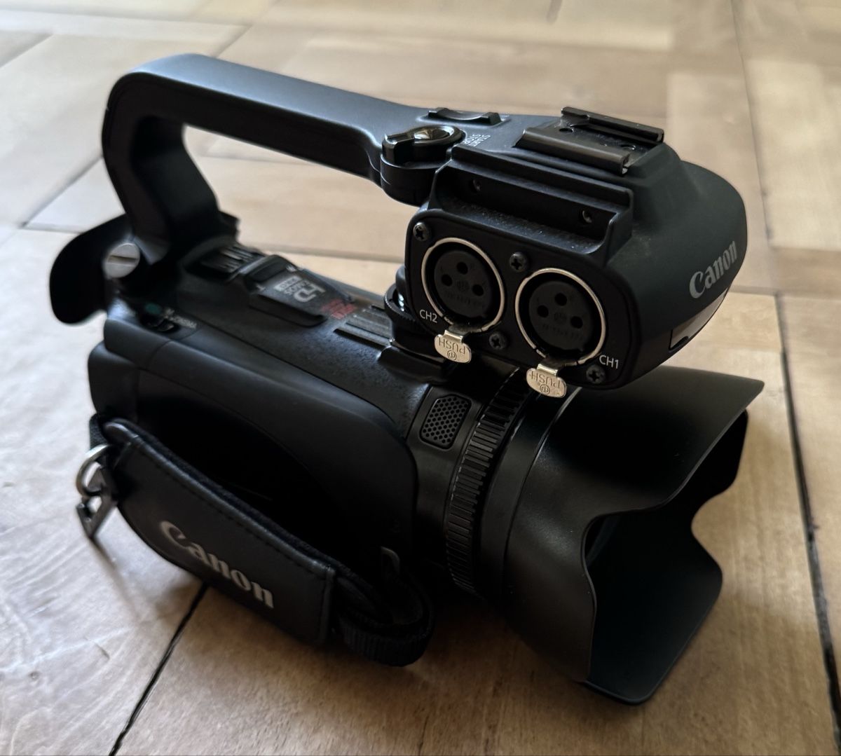 Canon Caméscopes: Canon XA10 – D'occasion à Diesse par Fioricello2 3