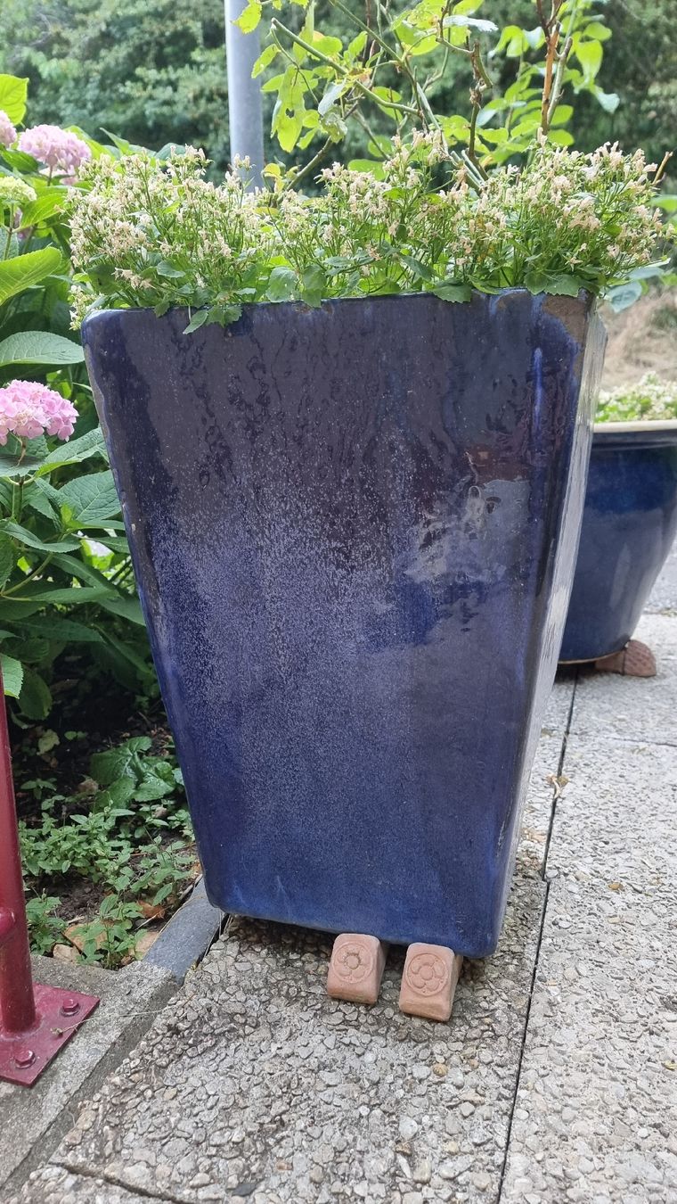 Vasi per fiori: Keramiktopf dunkelblau – Usato da Twann venduto da MW51