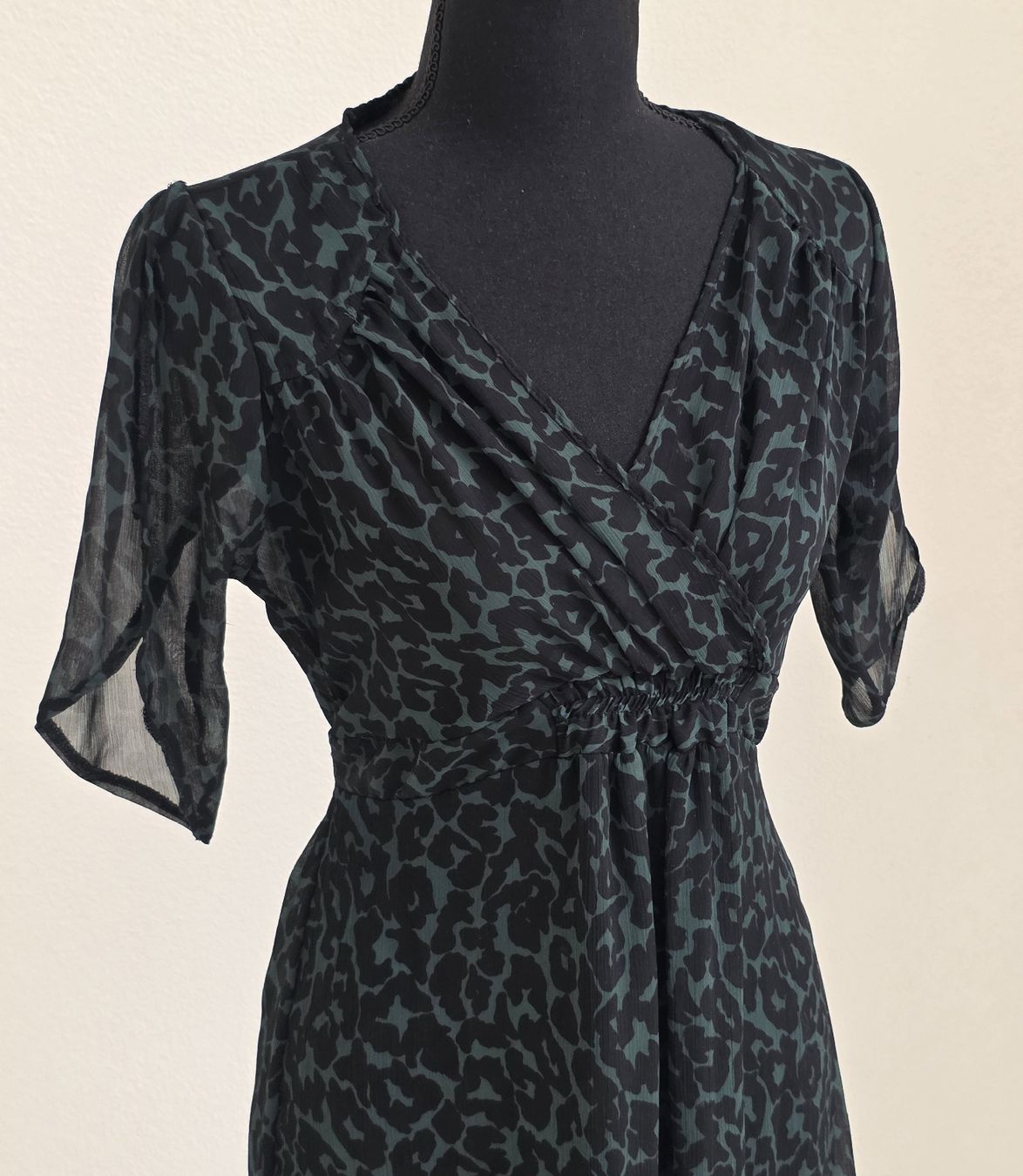 Vestiti: Kleid mit Leopardenmuster Gr 36 Transparent  – Usato da Rheinsulz venduto da Gilea 1