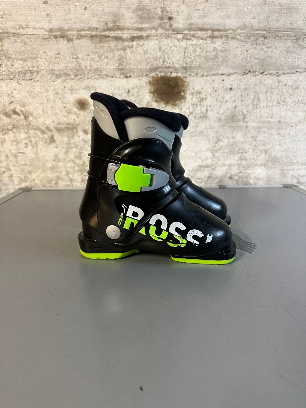Rossignol Scarpe per ragazzi: Rossignol Skischuhe Kinder 18.5 / Gr. 29 – Usato da Emmenbrücke venduto da karkarkar