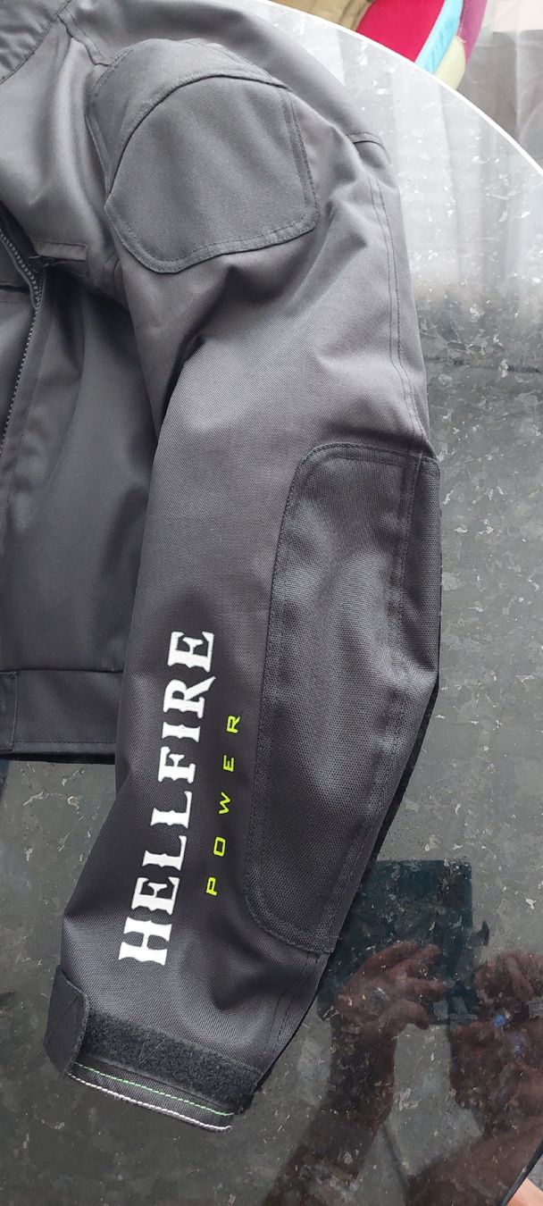 Lotti di vestiti: Starter Set für Roller oder Motorrad  – Usato da Murten venduto da Beat621 8