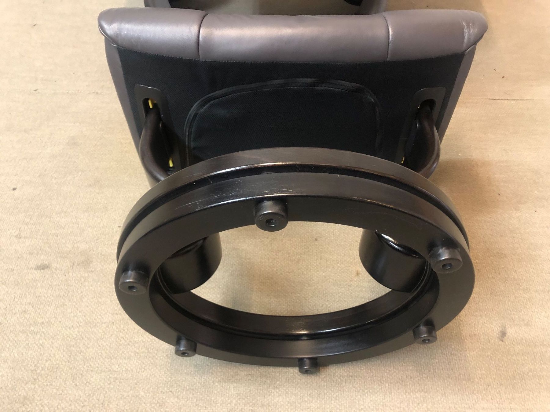 Stressless Sessel: Stressless plus Hocker in Leder grau – Gebraucht aus Brunnen von Allerwaren 5