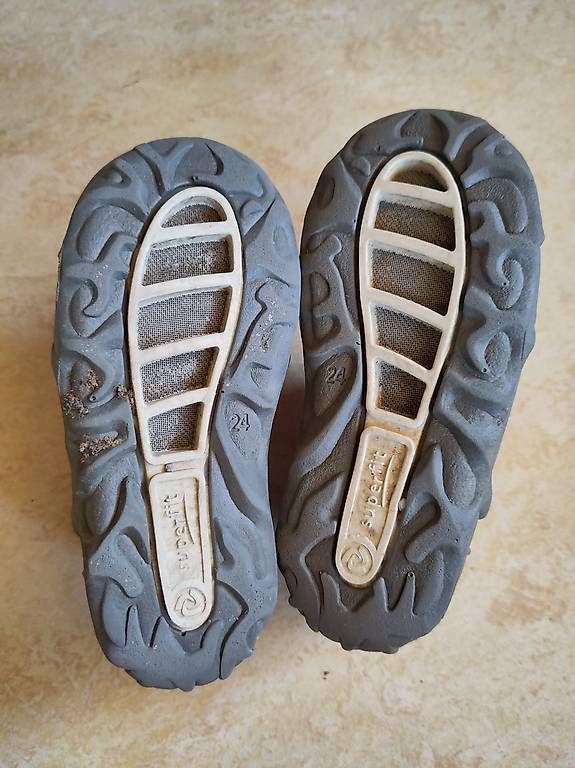 Scarpe per ragazze: Schuhe Superfit Grösse 24 – Usato da Igis venduto da Ricema 2