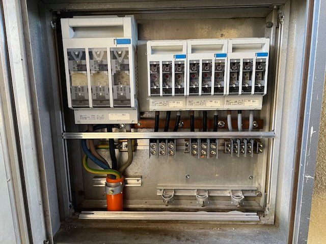 Hager Alimentazione elettrica: Armoire de distribution 250A – Usato da Goumoens-la-ville venduto da Lemeilleurprix 4