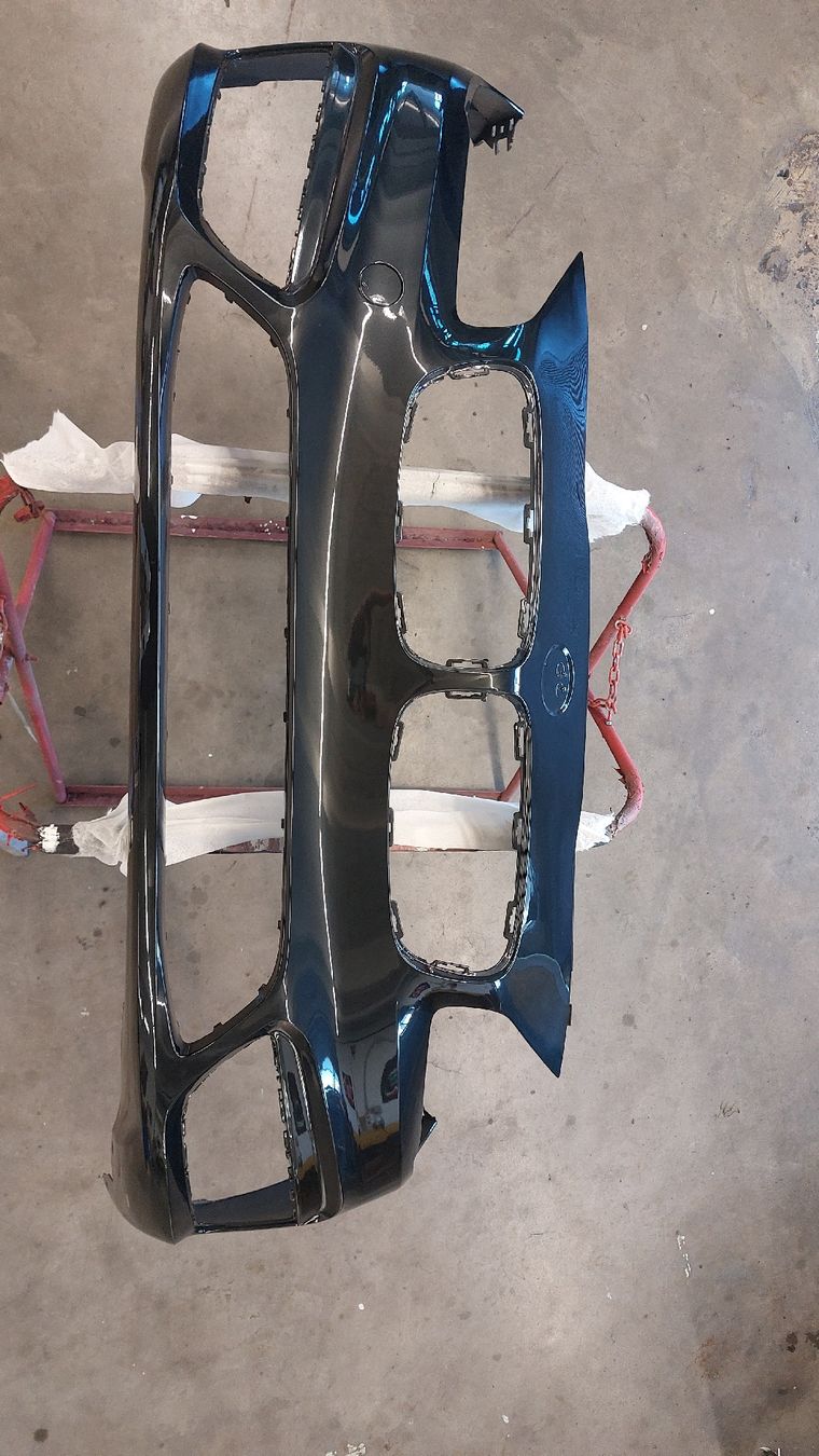 BMW Tutti pezzi di ricambio auto: BMW 225 Stossstange vorne – Usato da Stein AR venduto da Carmenms