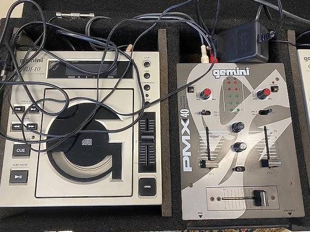 Platines de mixage: GEMINI CDJ 10 x 2, MIT HARTCASE DJ-CD-MIXER-SYSTEM-SETUP – D'occasion à Steinhausen par einzelstueck-brocki 1