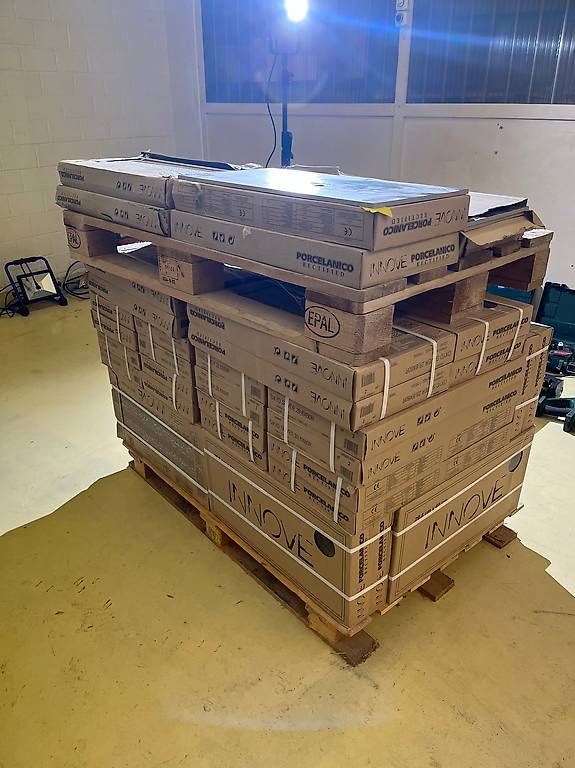 Rivestimenti per pavimenti: Metallica Black Feinsteinzeug Platten – Usato da Ballwil venduto da Harlacher321 1