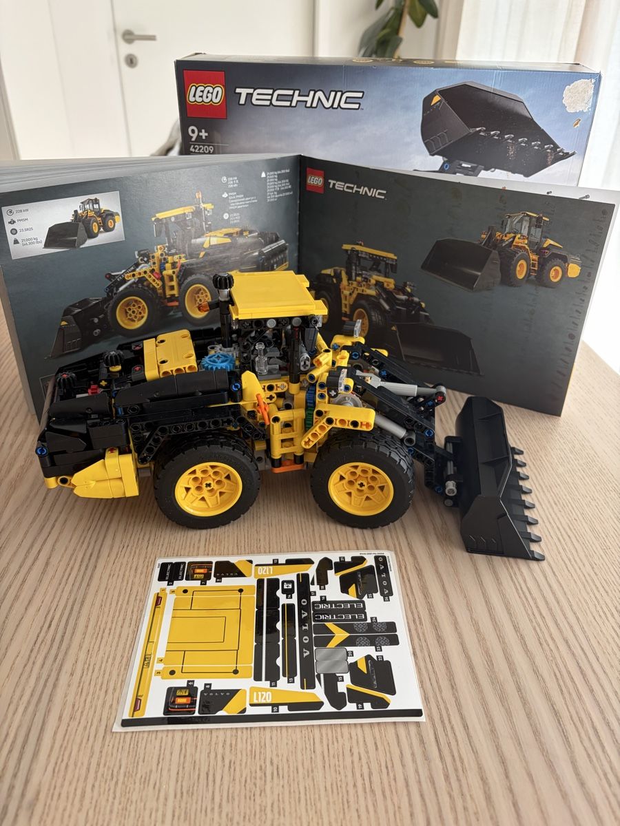 Lego Spielzeuge: Lego Technic 42209 Volvo L120 Electric Wheel Loader – Neu (gemäss Beschreibung) aus Zofingen von sve_kb7h