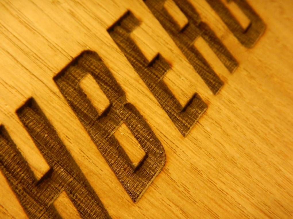 Articoli in legno: Brett mit eingeprägtem Schriftzug Lötschberg – Usato da Hinterkappelen venduto da atomschnee 4