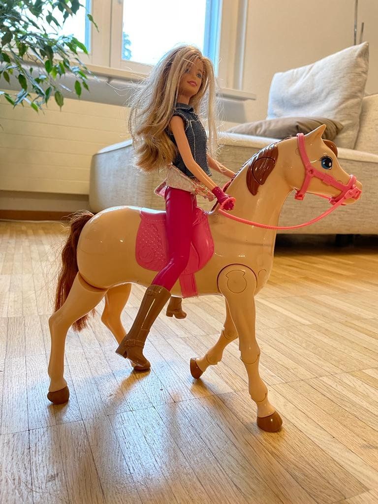 Poupées: Barbie mit Pferd welches sich bewegt – D'occasion à Meilen par CHD1975 2