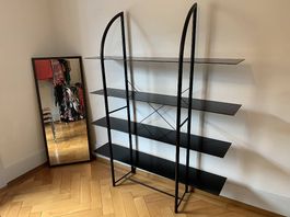 Schwarzes Regal aus Glas und Metall, Top Zustand!