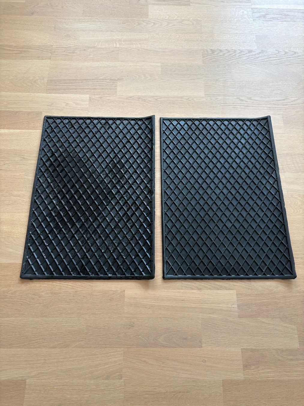 Teppiche / Matten: Gummiteppich 53x37cm schwarz – Neu (gemäss Beschreibung) aus Dornach von Hofleur