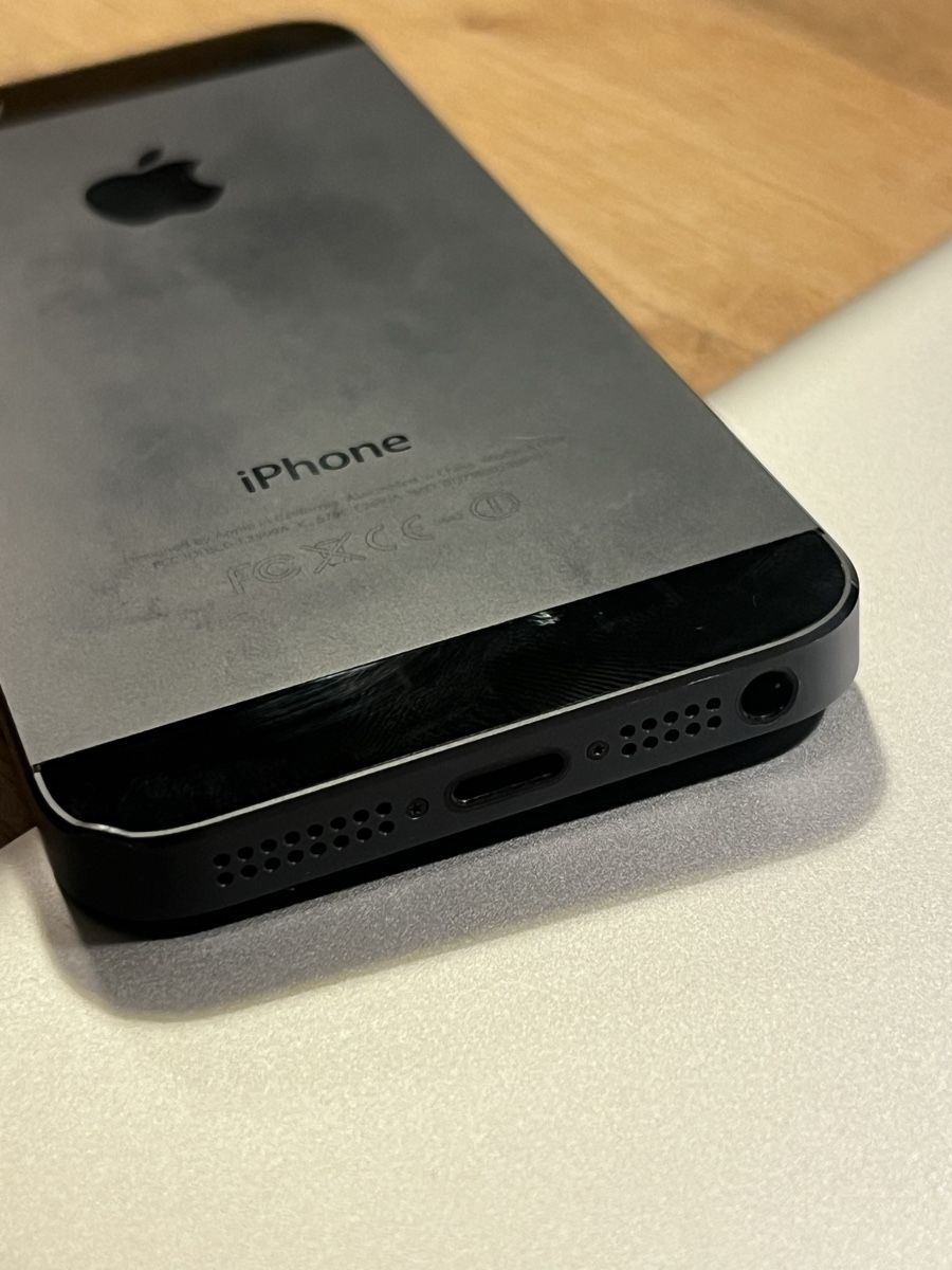 Apple Handys / Smartphones: iPhone 5s iPad 4 64GB mit Ladekabel und Hülle – Gebraucht aus Würenlos von KLG_3TBs 3