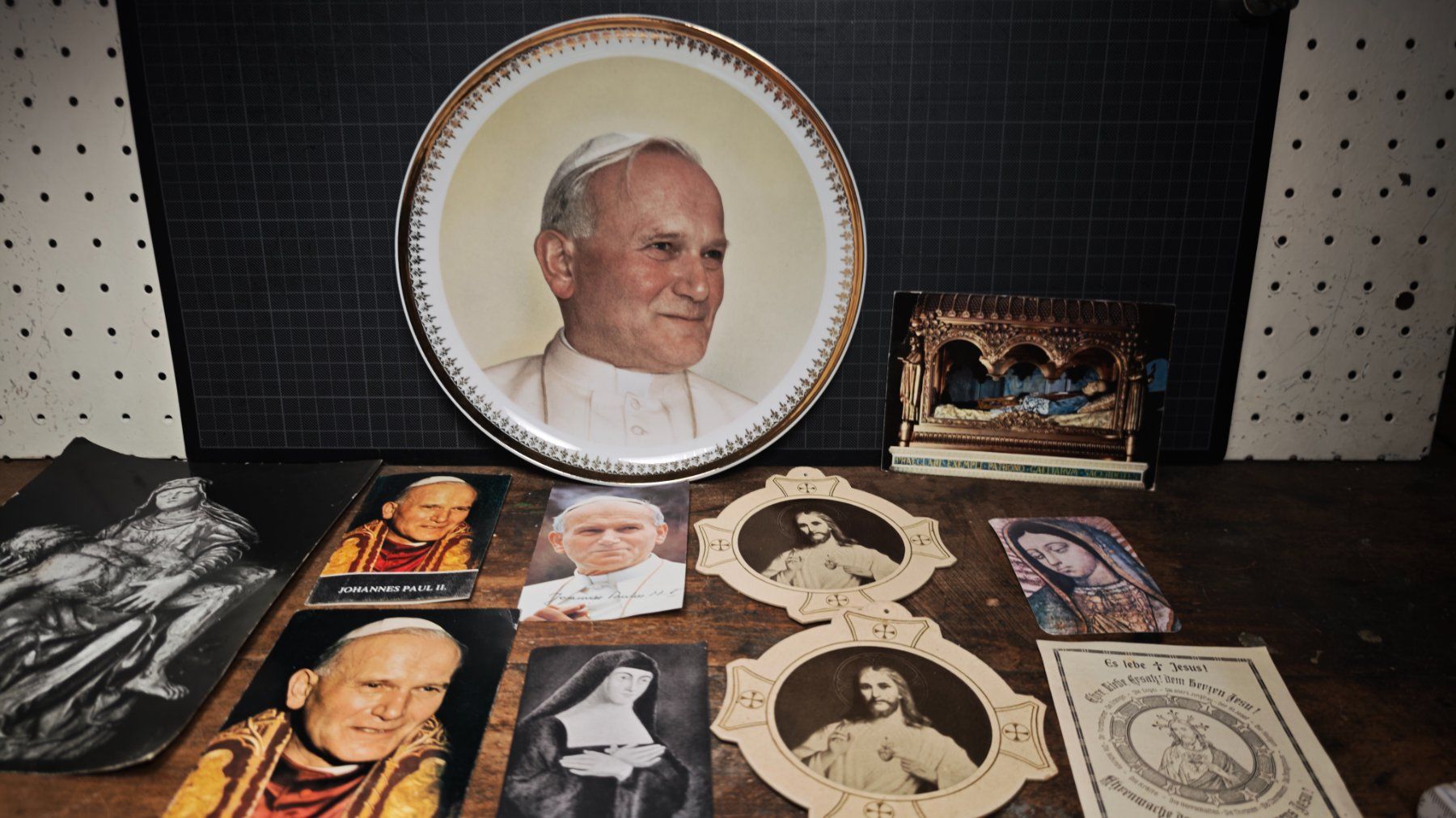 Foto & Immagini: Wunderschöner alter Papst Teller und diversehieligen Bilder – Usato da Gelterkinden venduto da MYSTOREFORYOU4460